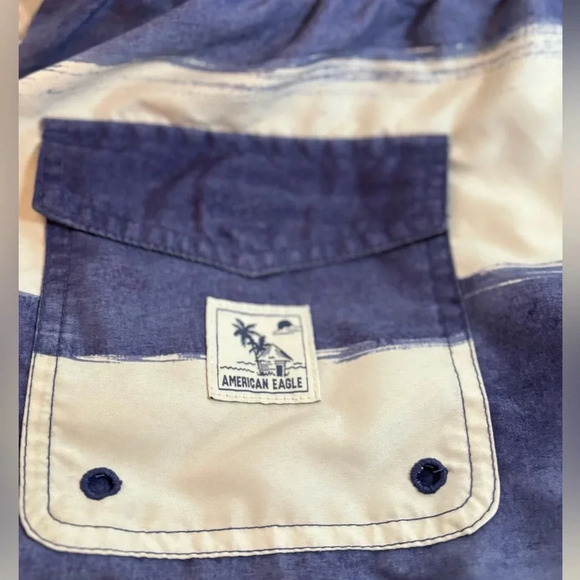 American Eagle, AE 5.5" Striped Swim Trunk, Men’s Size M, Blue and White Stripe - Picture 6 of 6